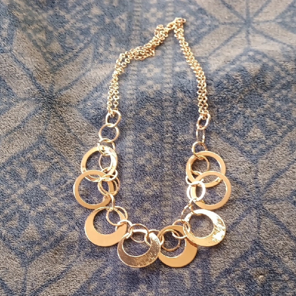 Chic Gold Circle Necklace
